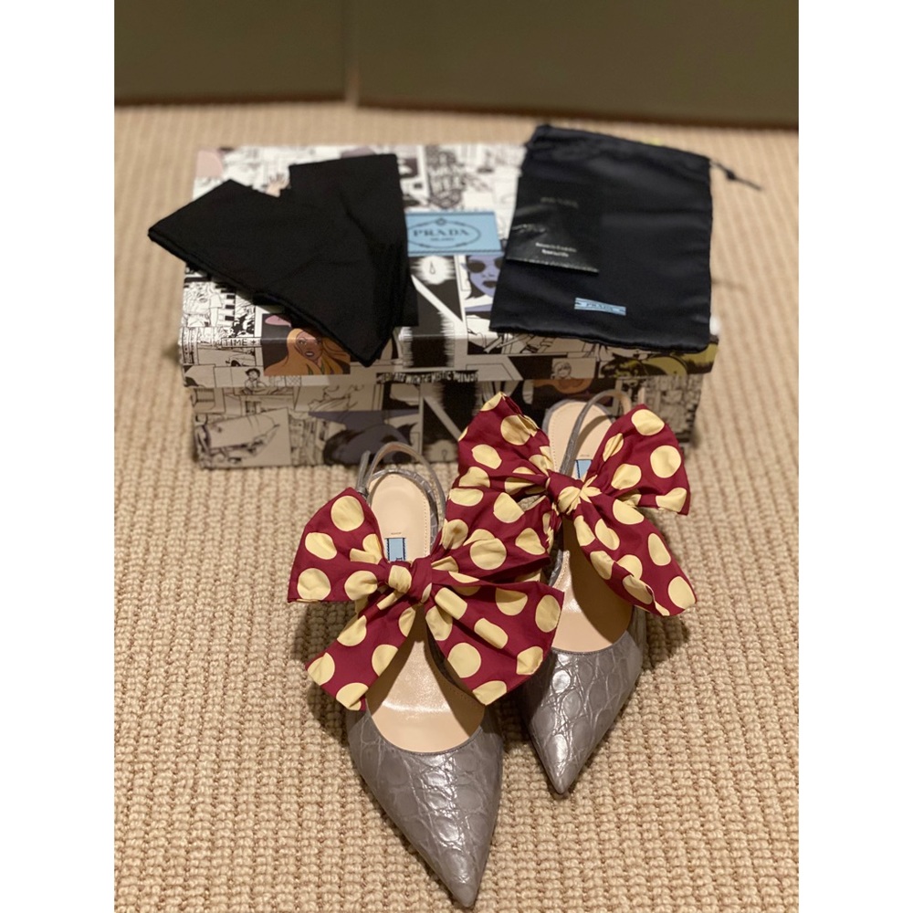Crocodile slingback kitten heel. Never been worn.